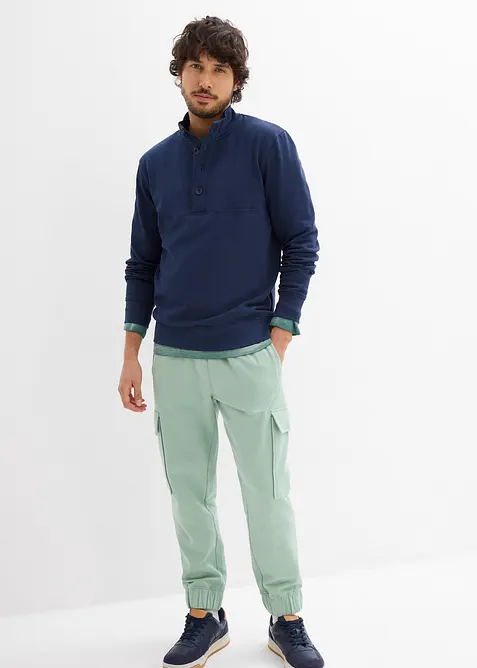 Sweatshirt i 100% &oslash;kologisk bomull med knappestolpe, bonprix