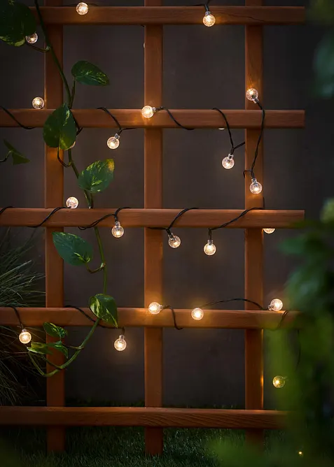 Solcelledrevet lyskjede med 50 sm&aring; LED-kuler, bonprix