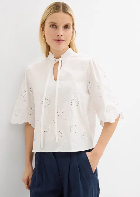Kort bluse med hullbroderi, bonprix