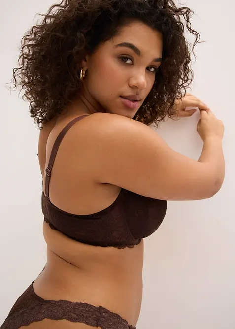 B&oslash;yle-BH med liten padding og delikat blonde, bonprix