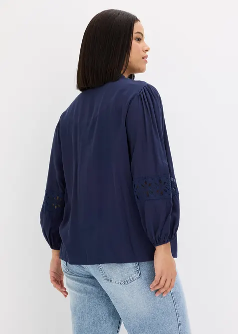 Bluse i myk viskosemiks med blonder, bonprix