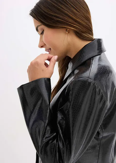 Kort jakke i imitert skinn med glossy, preget krokodillem&oslash;nster, bonprix