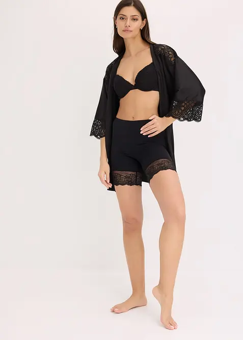 Sykkelbukse "med anti-gnisse-effekt" i kj&oslash;lende polyamid med blonder p&aring; benet, bonprix