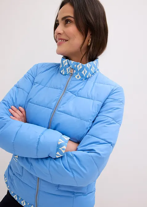 Lett, vendbar og vattert jakke med trykk, bonprix