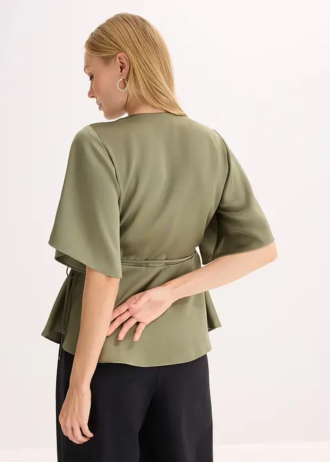 Kortermet bluse med dyp utringning, bonprix