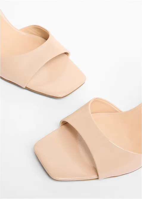 Sandaler med remmer i lakkstil, bonprix