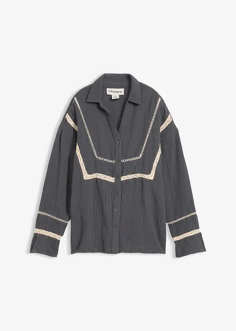 Skjorte i musselin med blondeinnfellinger, bonprix