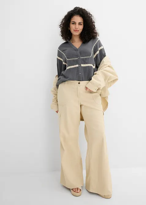 Skjorte i musselin med blondeinnfellinger, bonprix