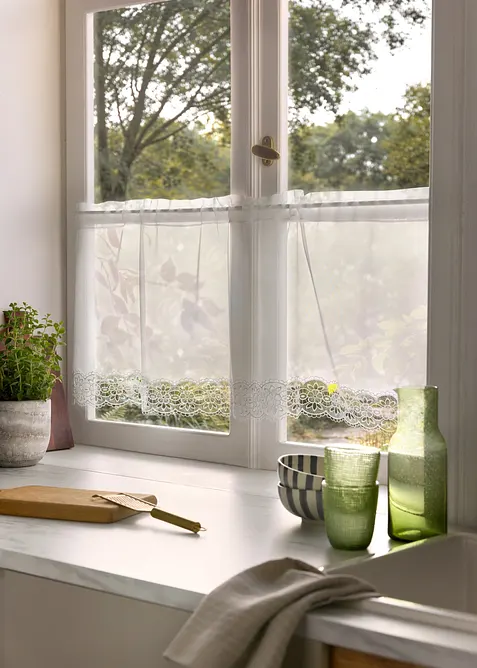 Gardinkappe med resirkulert polyester og blondekant, bonprix