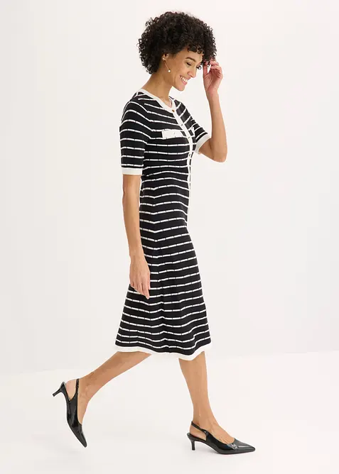 Strikket kjole i viskosemiks med knapper, bonprix