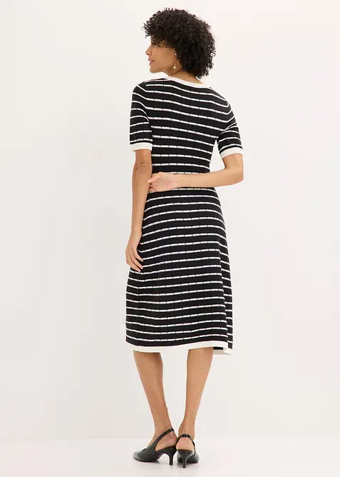 Strikket kjole i viskosemiks med knapper, bonprix