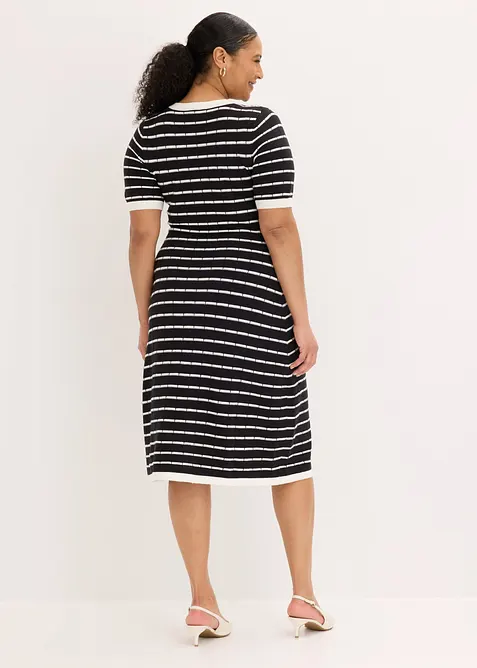 Strikket kjole i viskosemiks med knapper, bonprix