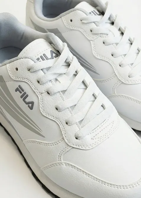 Sneakers med meshinnfelling fra Fila, FILA