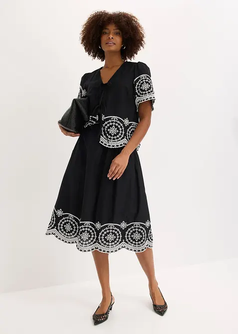 Midiskj&oslash;rt med hullbroderi av 100% bomull, bonprix