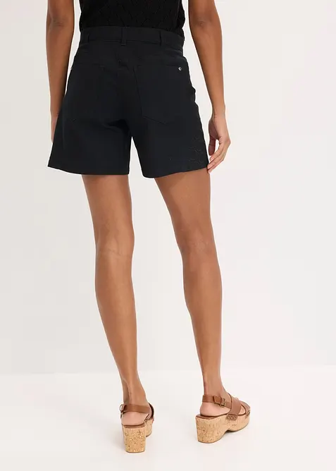 Shorts med hullbroderier, bonprix