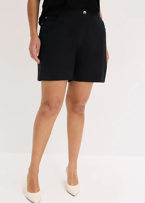 Shorts med hullbroderier, bonprix