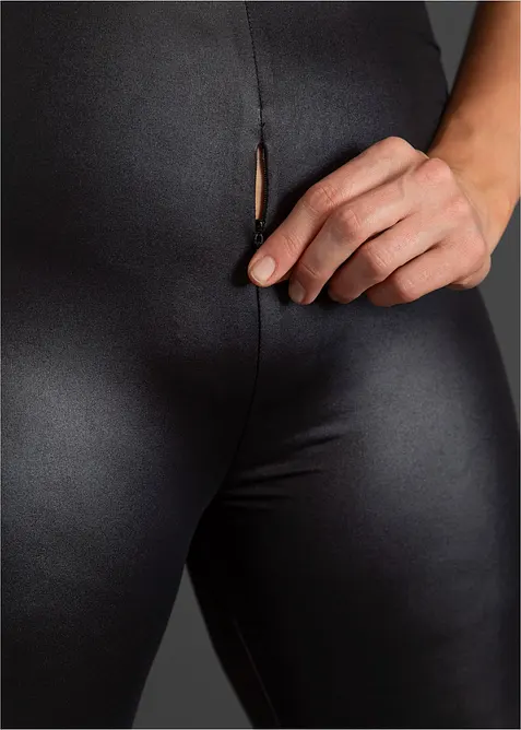 Catsuit ouvert i wetlook, bonprix