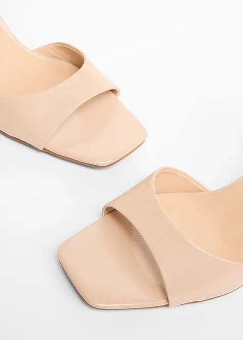 Sandaler med remmer i lakkstil, bonprix