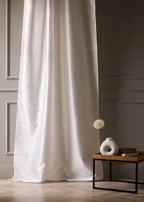 Gardin med lett glans, f&aring;s ogs&aring; i ekstra lang (1-pack), bonprix