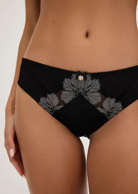 Truse med nydelig broderi, bonprix