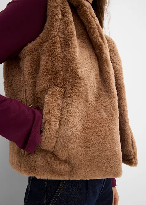 Fuskepelsvest med stikklommer, bonprix