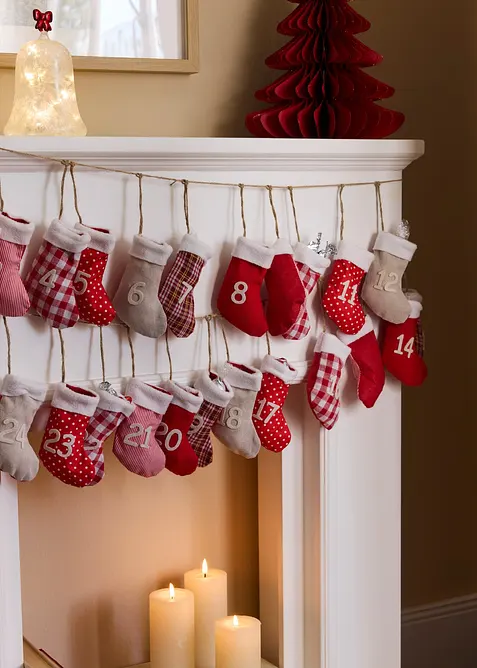 Adventskalender med julestr&oslash;mper, bonprix