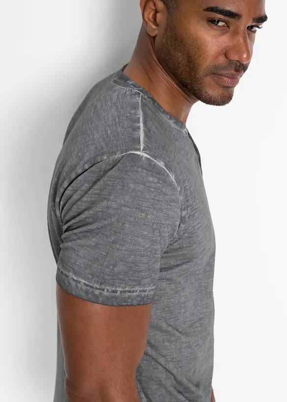 Kortermet bestefartr&oslash;ye i 100% &oslash;kologisk bomull i vasket look, bonprix