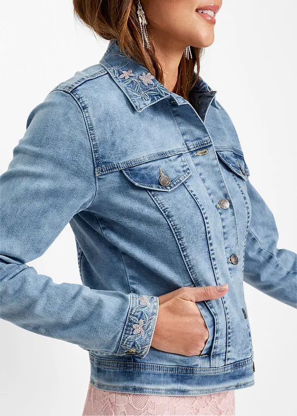 Jeansjakke med broderi, bonprix