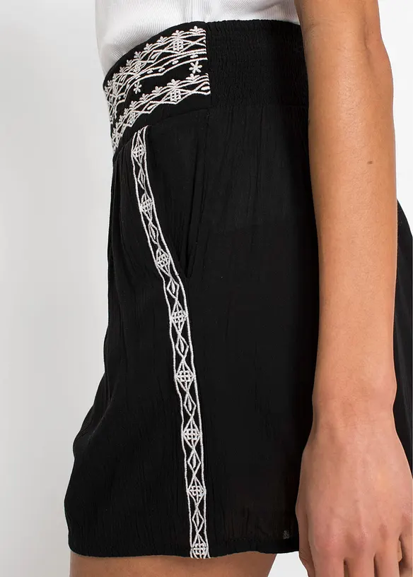 Krinklet short av lett viskose, bonprix