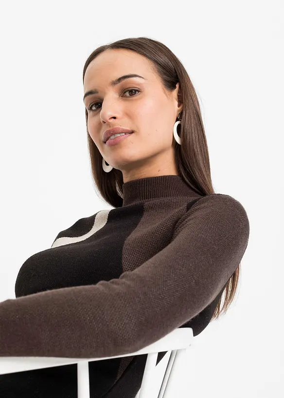 Jacquard-strikket kjole med moderne stripemønster, bonprix