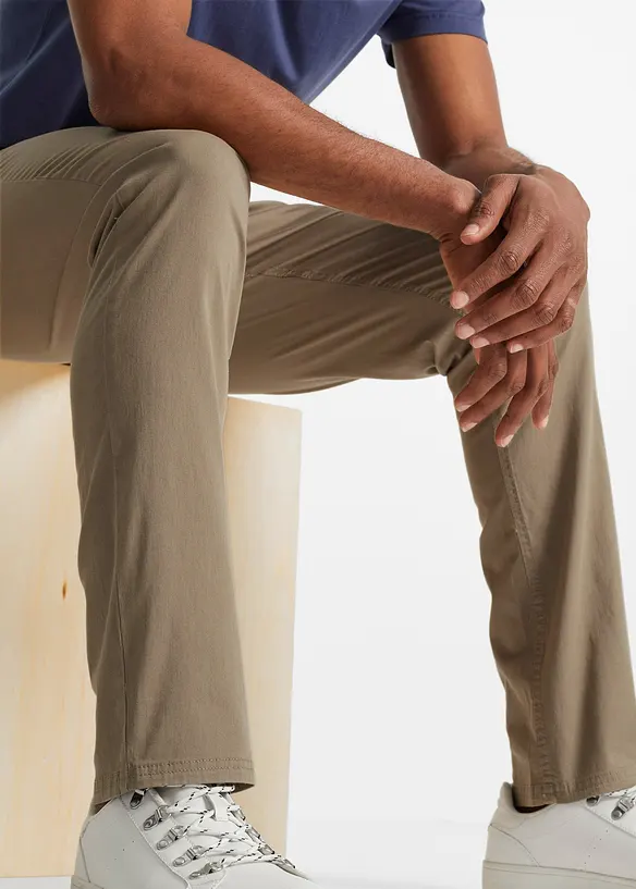 Regular Fit chinos med komfortlinning og belte, Straight, bonprix