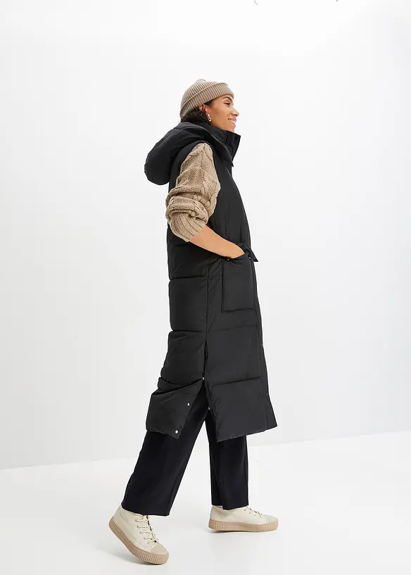 Vattert vest av resirkulert polyester, med avtagbar hette, bonprix