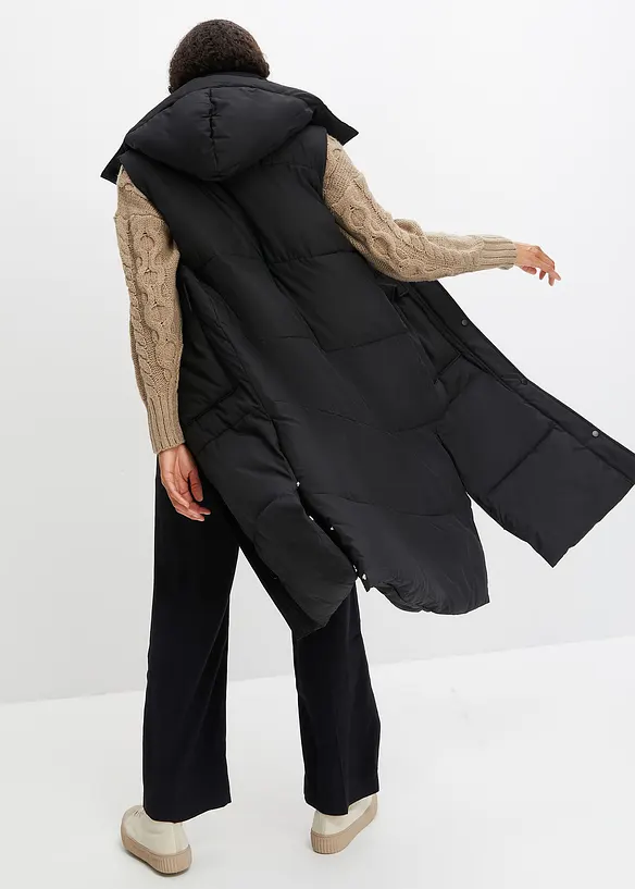 Vattert vest av resirkulert polyester, med avtagbar hette, bonprix