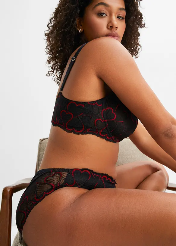 Truse med nydelige blonder, bonprix