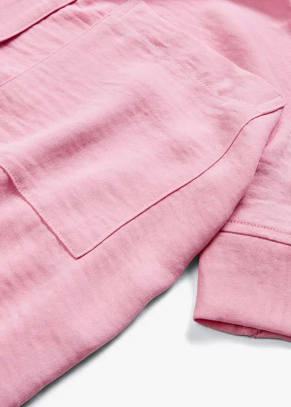 Kortermet bluse med brystlomme, bonprix