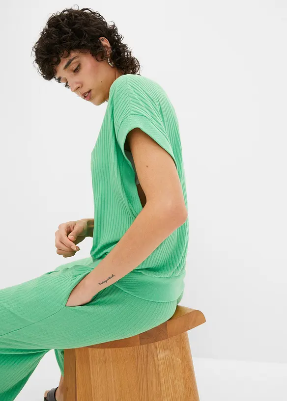 Ribbet topp med flaggermusermer, bonprix