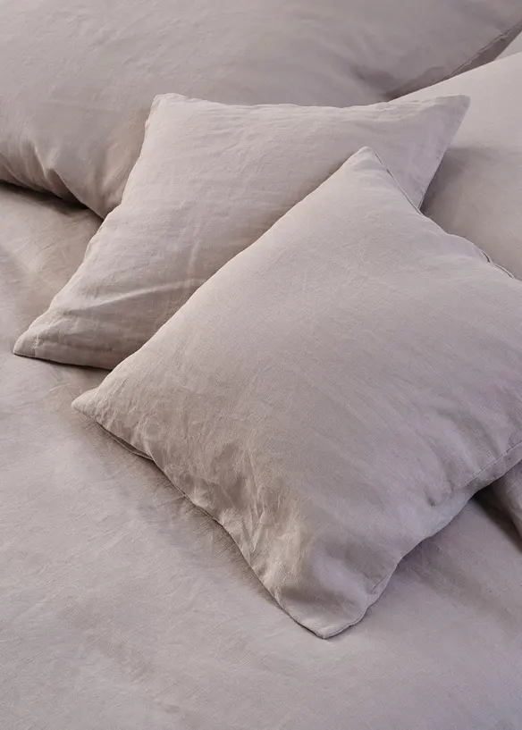 Forseggjort overkast i lin, bonprix