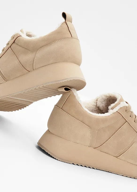 Plat&aring;sneakers med f&ocirc;r, bonprix