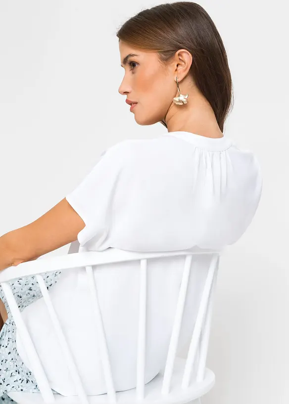 Kortermet bluse med skjult knappestolpe, bonprix