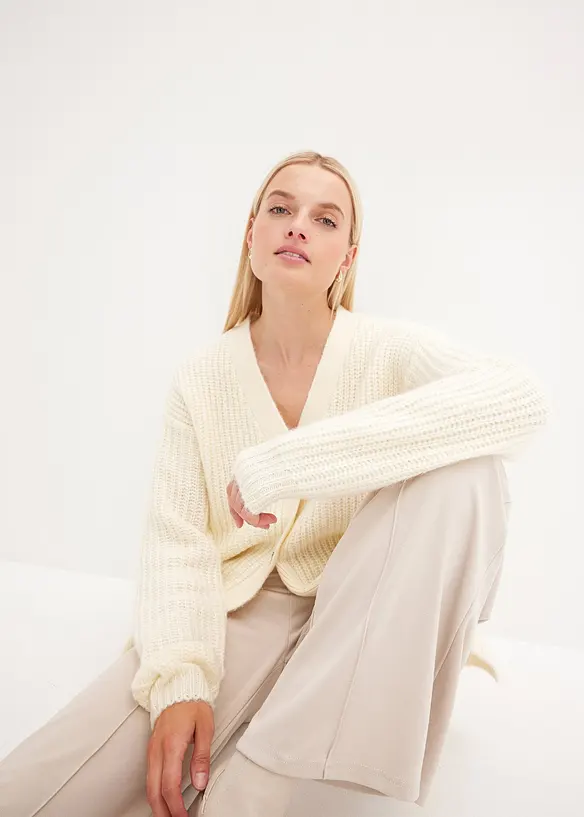 Grovstrikket cardigan i myk garnmiks med ull, bonprix