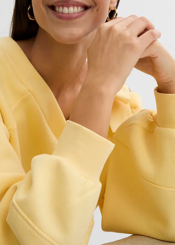 One shoulder-sweatshirt i vid modell, bonprix