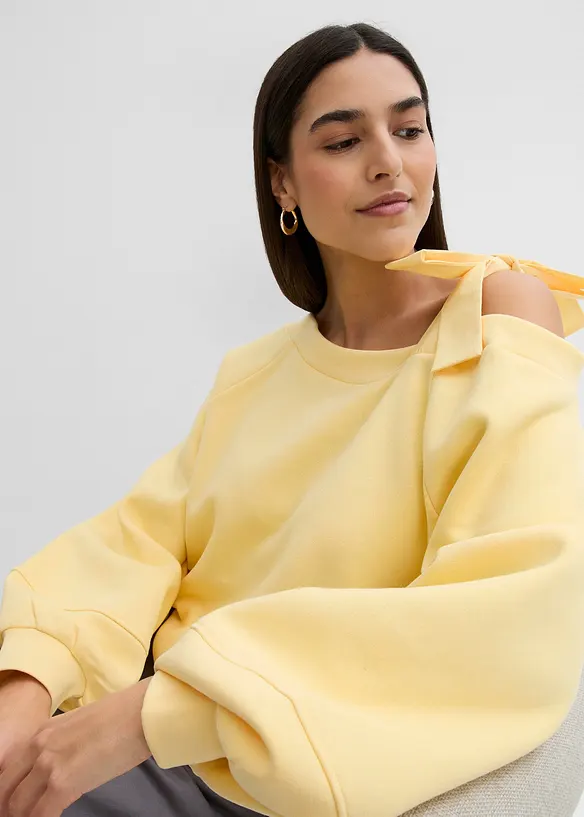 One shoulder-sweatshirt i vid modell, bonprix