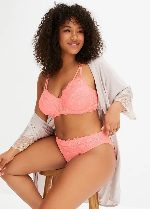 Truse med fine broderi, bonprix