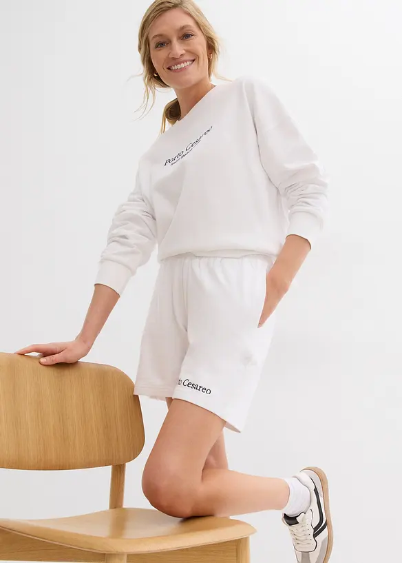 Sweatshorts med broderi, bonprix