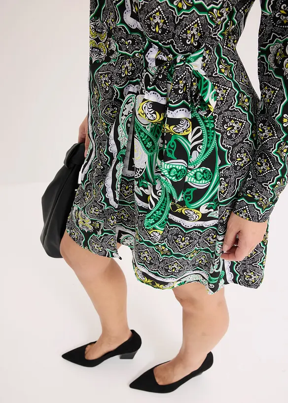 M&oslash;nstret omslagskjole i sateng, bonprix