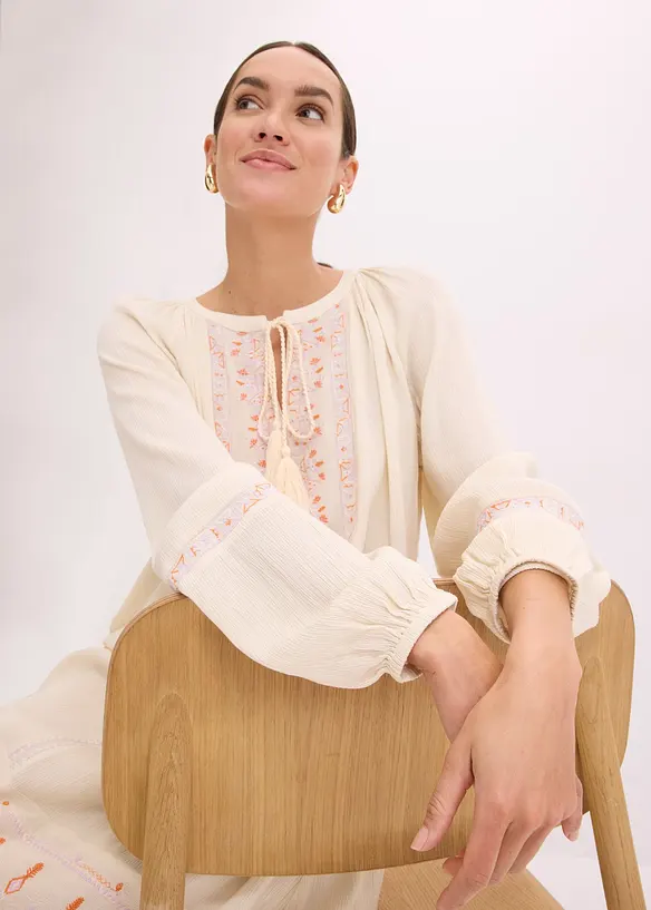 Oversized bluse med broderi, bonprix