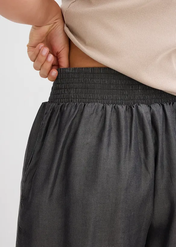 Slip on-shorts med smock-linning, bonprix