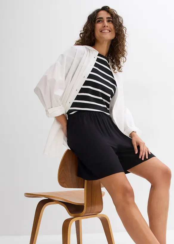 Shorts i slip on-modell av myk viskosemiks, bonprix