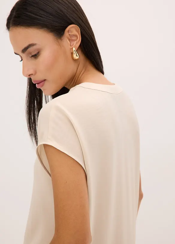 Kortermet satengbluse i ledig modell med lave skuldersømmer, bonprix