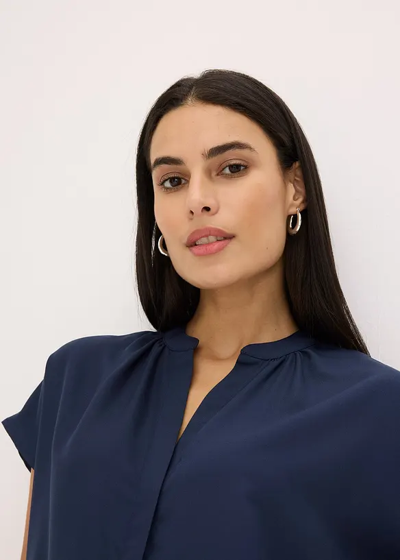 Kortermet bluse med skjult knappestolpe, bonprix